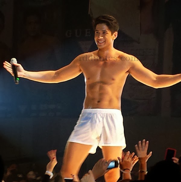 Aljur Abrenica. is still at it, this time teasing in white shorts. 